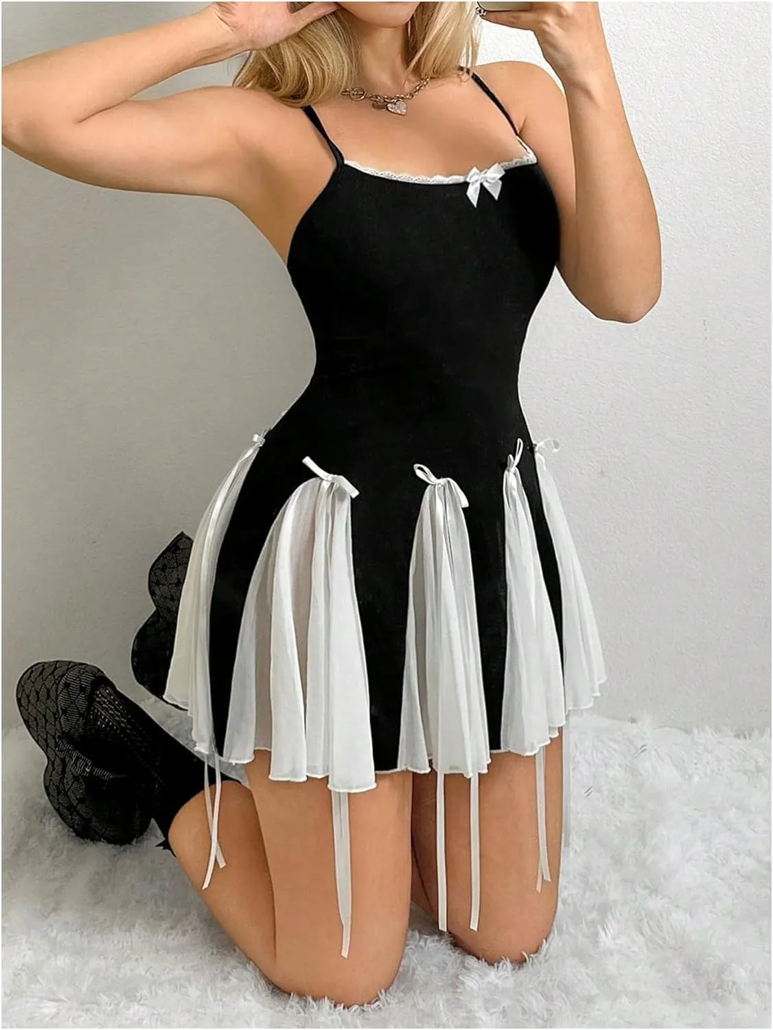 Verdusa Women's Y2K Bow Tie Criss Cross Backless Mini Dress Colorblock Lace Cami Dress