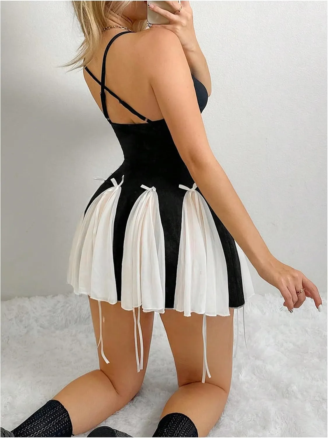 Verdusa Women's Y2K Bow Tie Criss Cross Backless Mini Dress Colorblock Lace Cami Dress