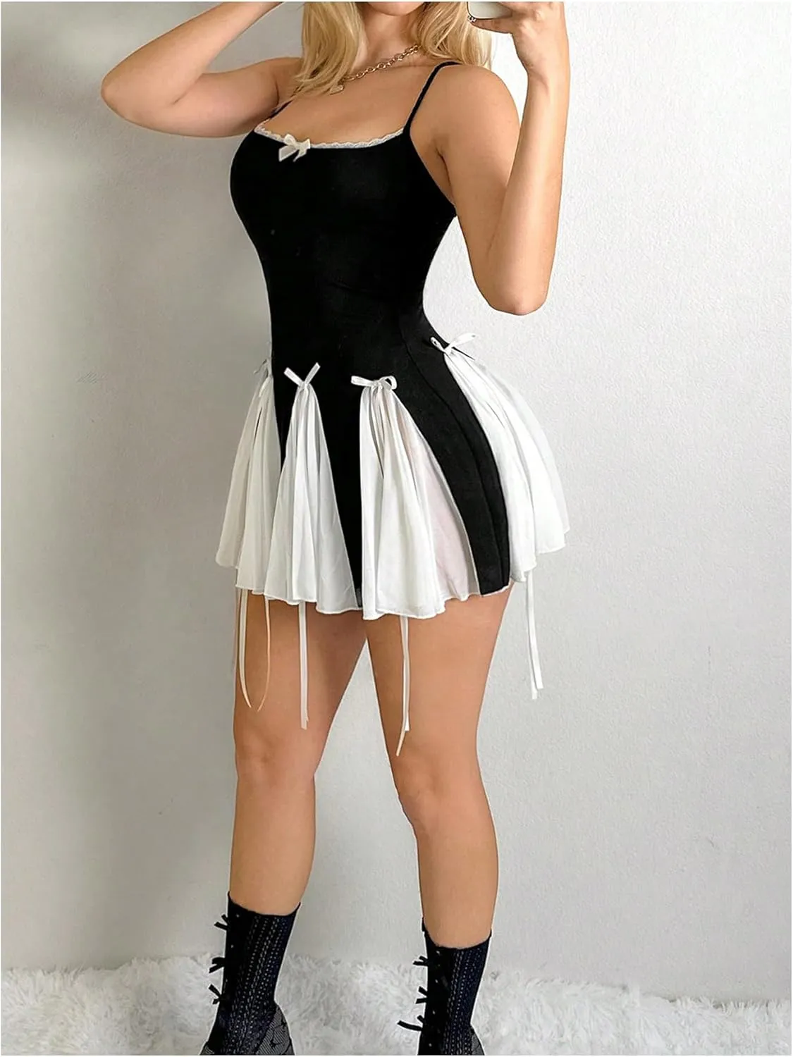 Verdusa Women's Y2K Bow Tie Criss Cross Backless Mini Dress Colorblock Lace Cami Dress