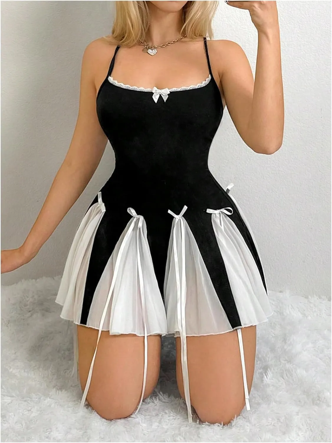 Verdusa Women's Y2K Bow Tie Criss Cross Backless Mini Dress Colorblock Lace Cami Dress